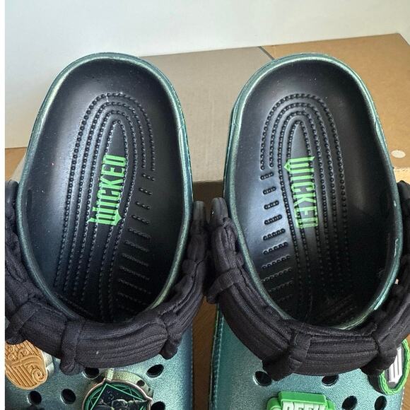 CROCS x Wicked Elphaba Unisex Slip On Clogs Sandals- SZ Men 5- Women 7 main image 9